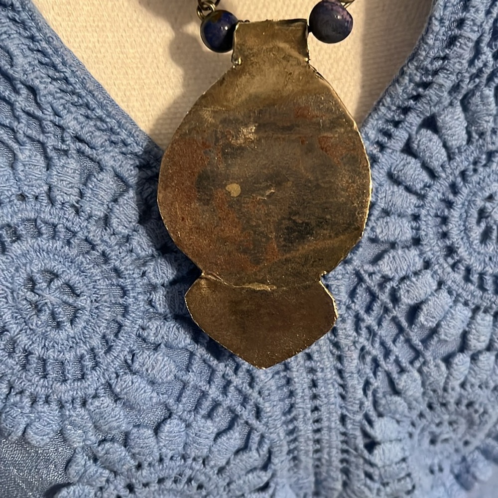 Vintage tribal Silvertone and lapis necklace - Picture 12 of 12